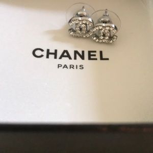 Channel earrings
